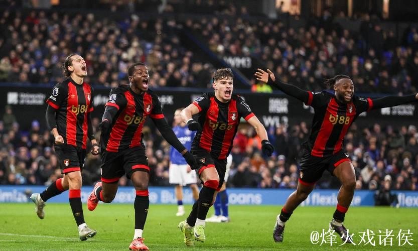 伯恩茅斯成首支在曼联主场三场联赛中均攻入3+球的球队 伯恩茅斯成首支在曼联主场三场联赛中均攻入3+球的球队